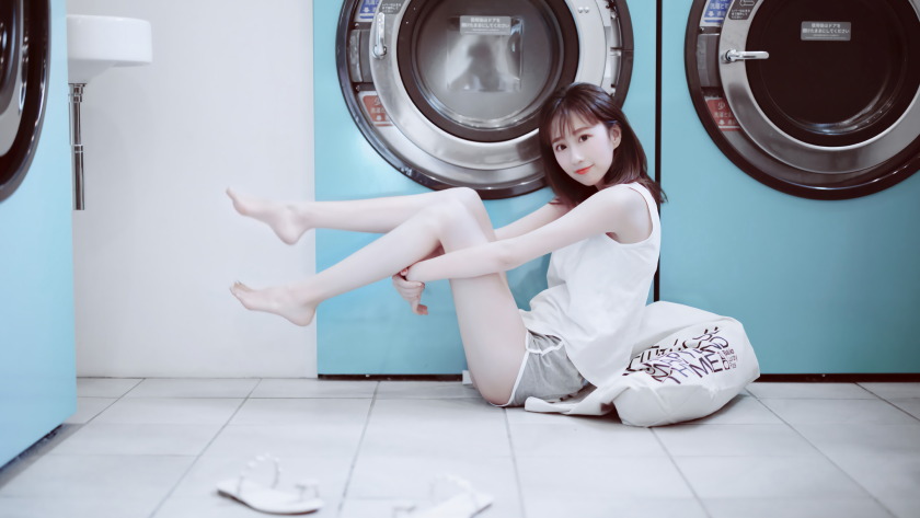 干洗店洗衣机清纯可爱美女4k壁纸